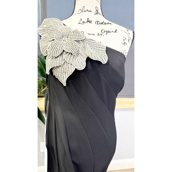 Mac Duggal Black One-Shoulder Maxi Dress with Silver Detail - Picture 4 of 11